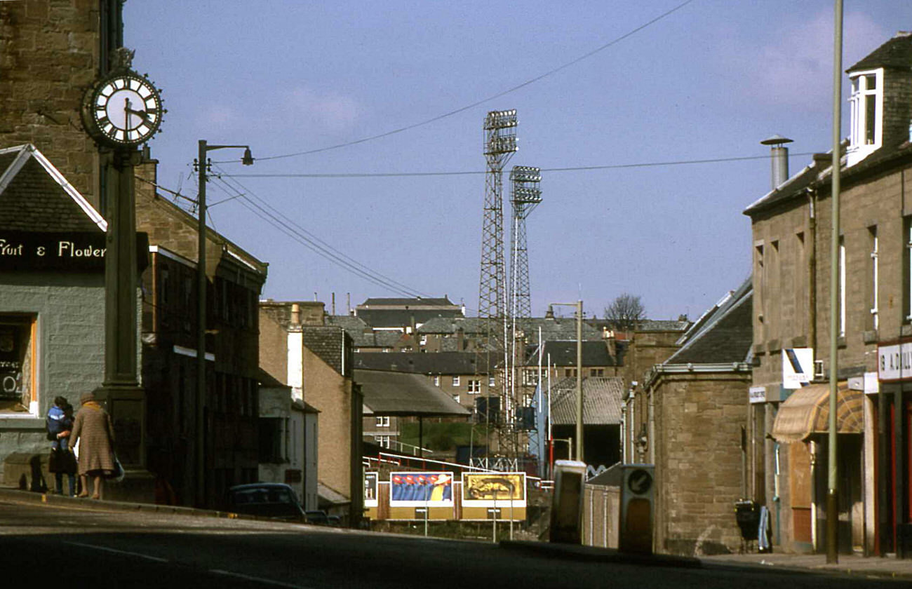 Hilltown Clock and Mains Road, 1986