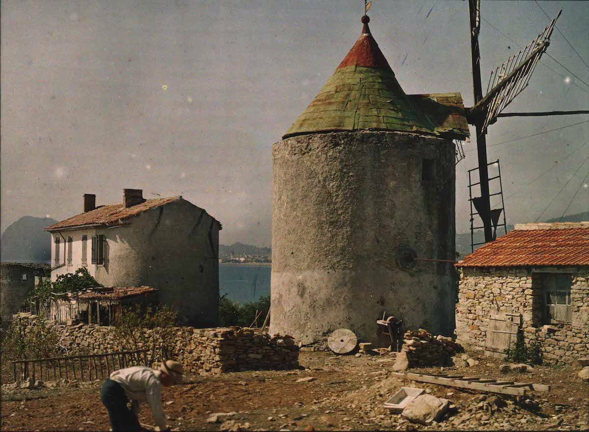 Stepping into a World of Color: Sublime Autochromes from Early 1900s France