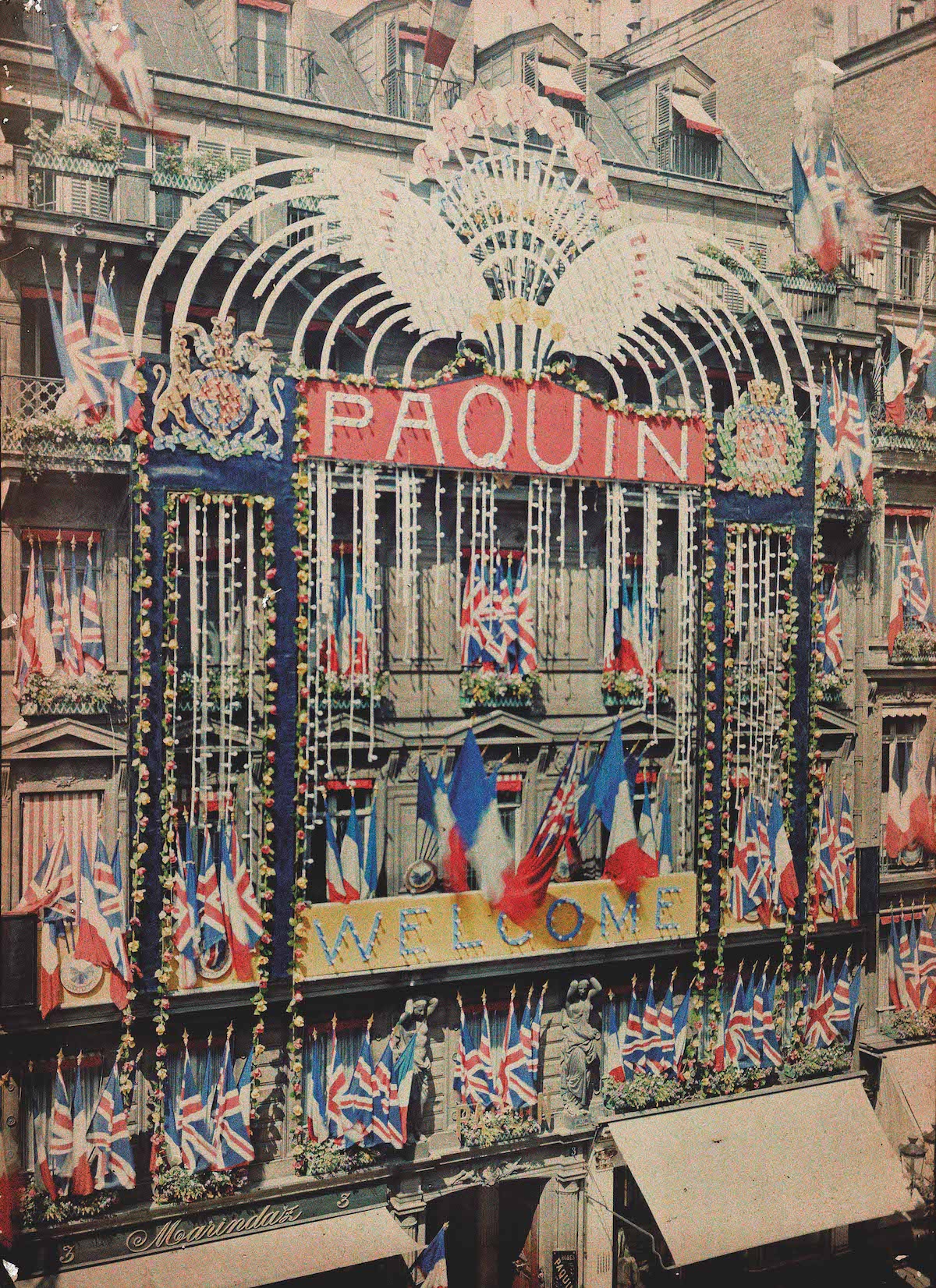 La maison Paquin, 3 rue de la Paix à Paris lors de la visite du roi George V (1914)