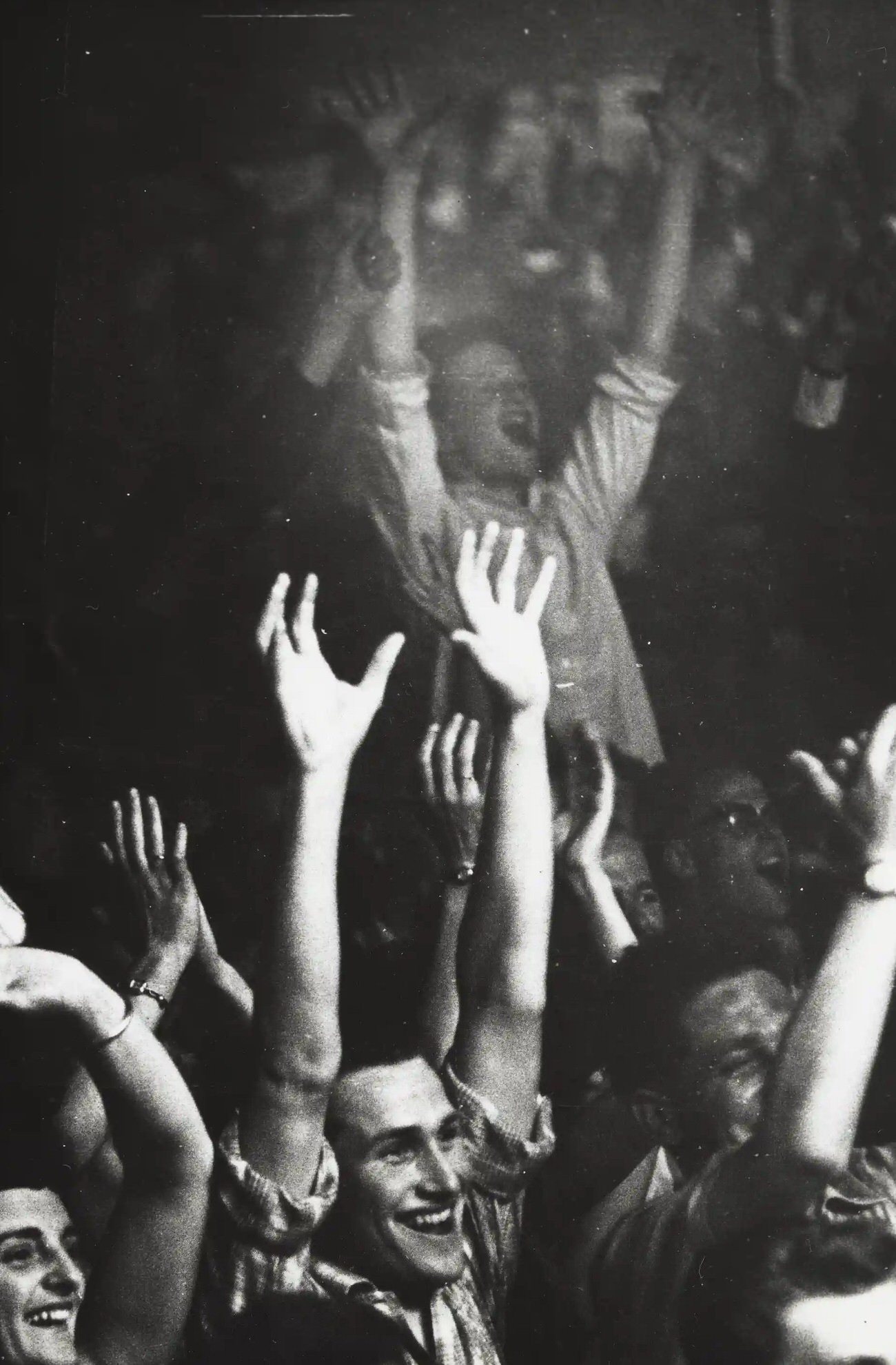 Cheering audience at the concert by Louis Armstrong and His All Stars in the auction halls in Blokker, 10 May 1959.