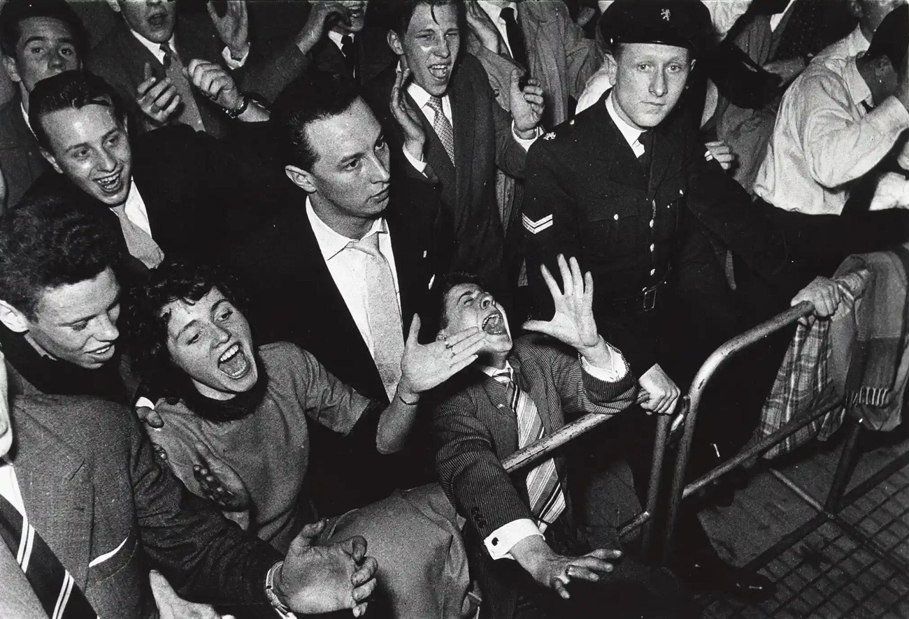 Concertgoers watch the Lionel Hampton Big Band in the Houtrusthallen in The Hague, 24 March, 1956