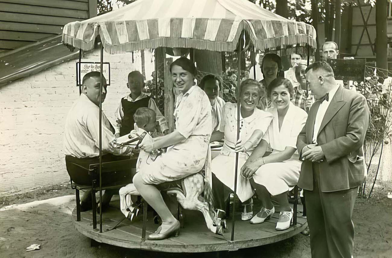 Delightful Vintage Photos Offer a Glimpse into the Everyday Life in Early 20th Century America