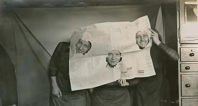 Newspaper faces, a very common pose in the 1900s.