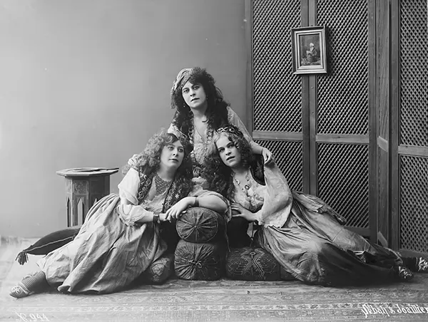 Women in Turkish clothing, 1923.