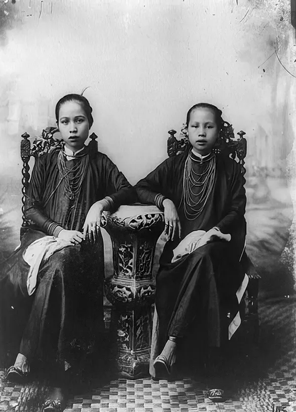 Two women posed, seated, Saigon, South Vietnam, 1890-1923.