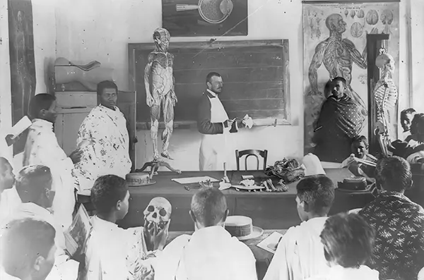 Anatomy class in Sudan, 1890-1923.