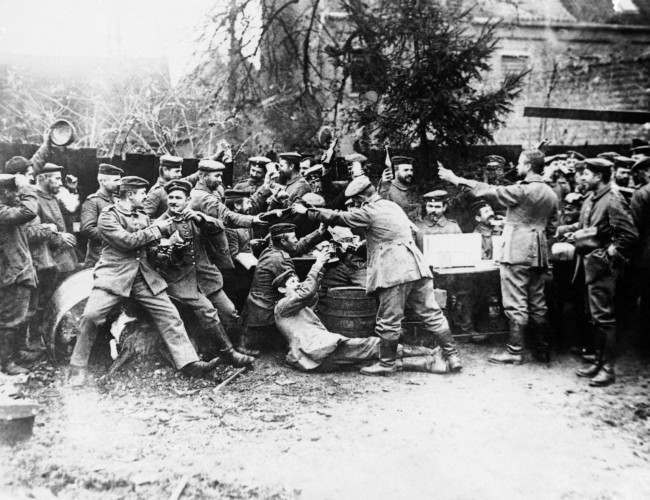 Germans celebrating Christmas in 1914.