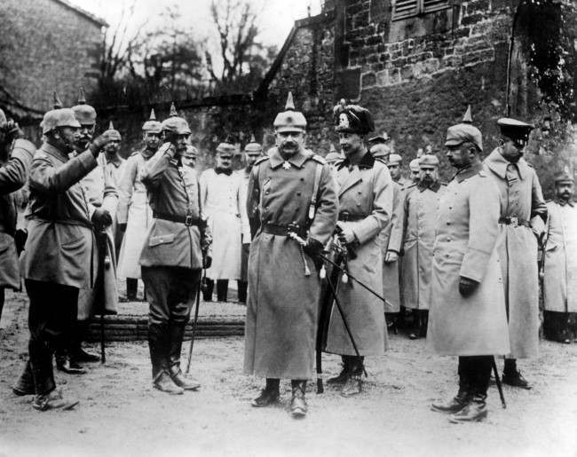 Kaiser Wilhelm II, Crown Prince Wilhelm and Prince Oscar (far right, looking down), standing in front of the Crown Prince’s headquarters