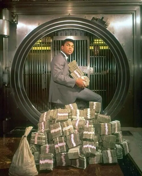 Muhammad Ali with his all of his ‘Ginormous’ winnings, 1974.