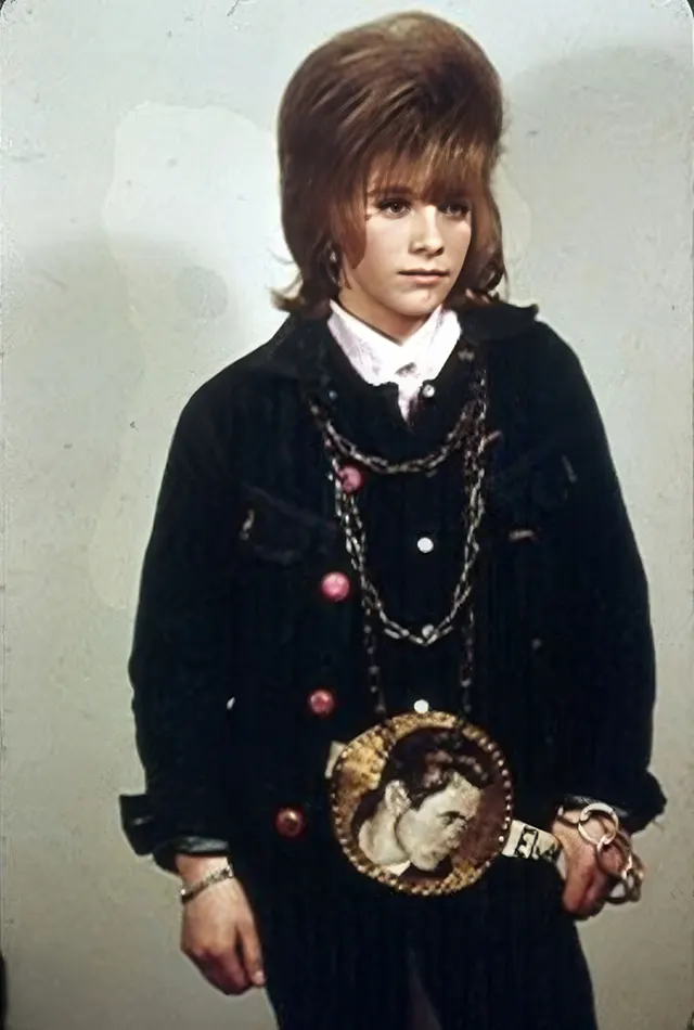 Vintage Photos Showcase the Bold Fashion Choices of Halbstarken Youngsters