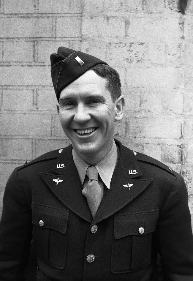 Burgess Meredith, the Hollywood film star, is serving as a public relations officer with the air transport command of the U.S. Army, at the U.S. Army headquarters in London on June 10, 1943.