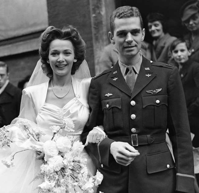 merican film star Carole Landis, 24, was married, to Captain Thomas C. Wallace, of the U.S. Army Air Force Eighth Fighter Command, at the Church of Our Lady of the Assumption in London on Jan. 5, 1943.