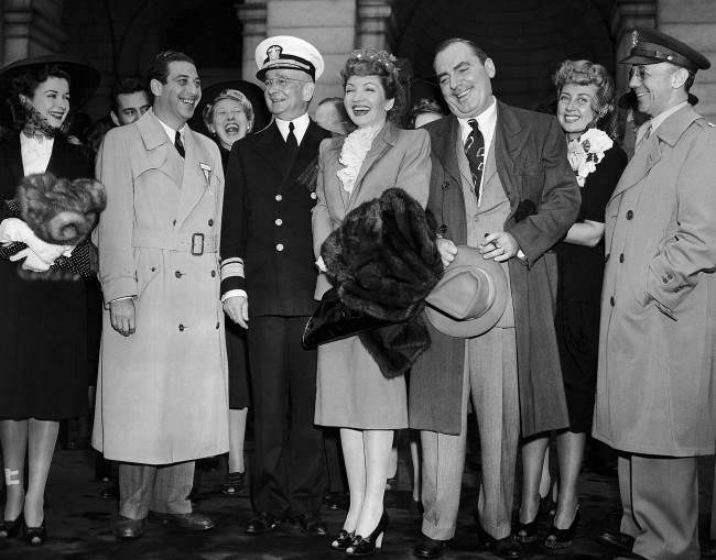 An honor guard of soldiers and Army and Navy officers greeted the ‘Victory Caravan’ of movie stars when they arrived at Union Station in Washington, April 29, 1942, for their first appearance on a tour for Army and Navy relief funds.