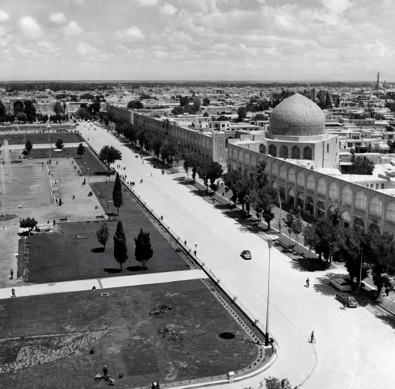 The Sheikh Lotfollah Mosque, Isfahan, Iran, 1960s.