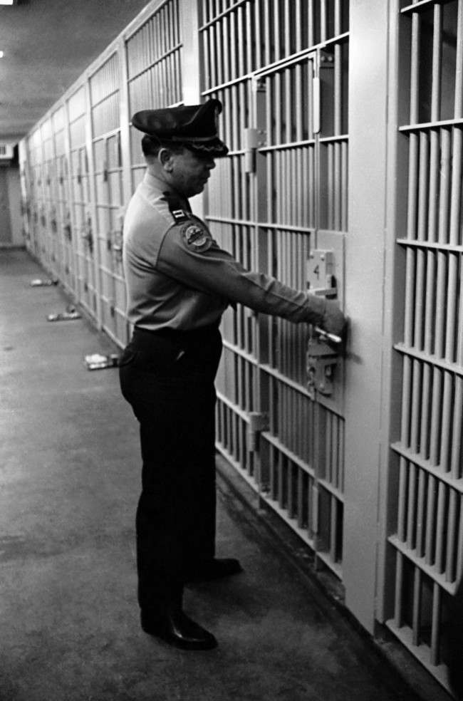 Captain Bobby Robertson checks the door of James Earl Ray’s cell in the maximum security building of the Tennessee State Prison in Nashville, Tennessee, 1969.