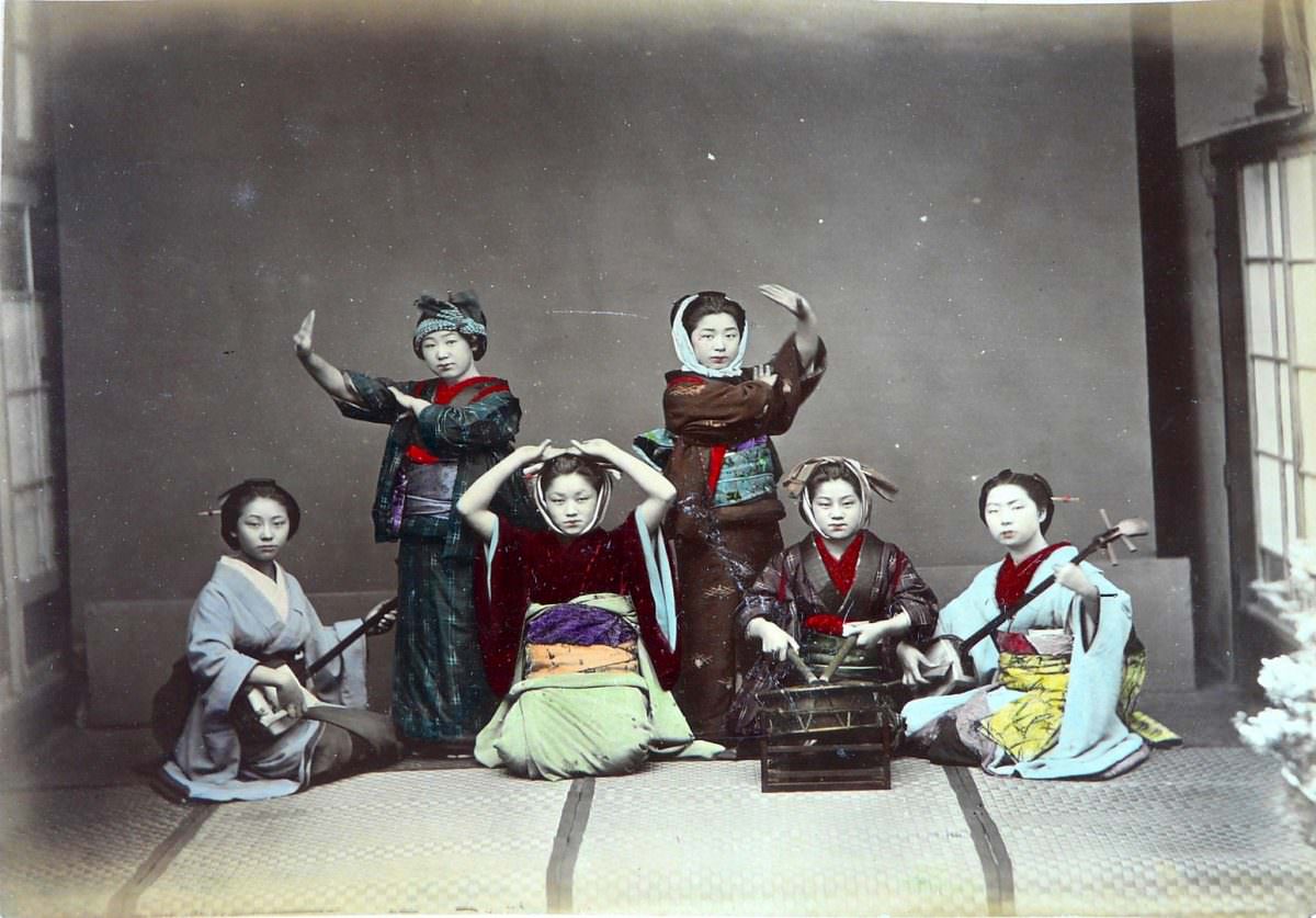 Adolfo Farsari’s Sensational Hand-Coloured Photographs of 19th Century Japan