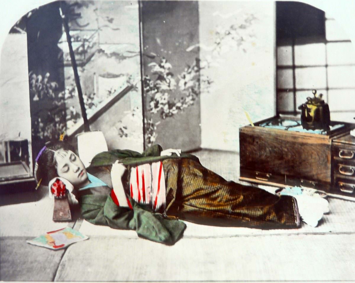 Adolfo Farsari’s Sensational Hand-Coloured Photographs of 19th Century Japan