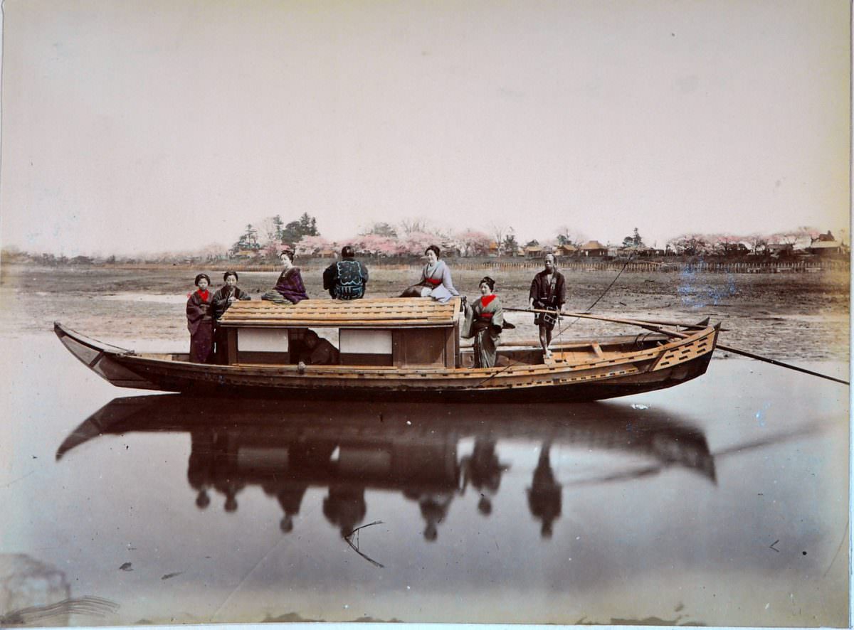 Adolfo Farsari’s Sensational Hand-Coloured Photographs of 19th Century Japan