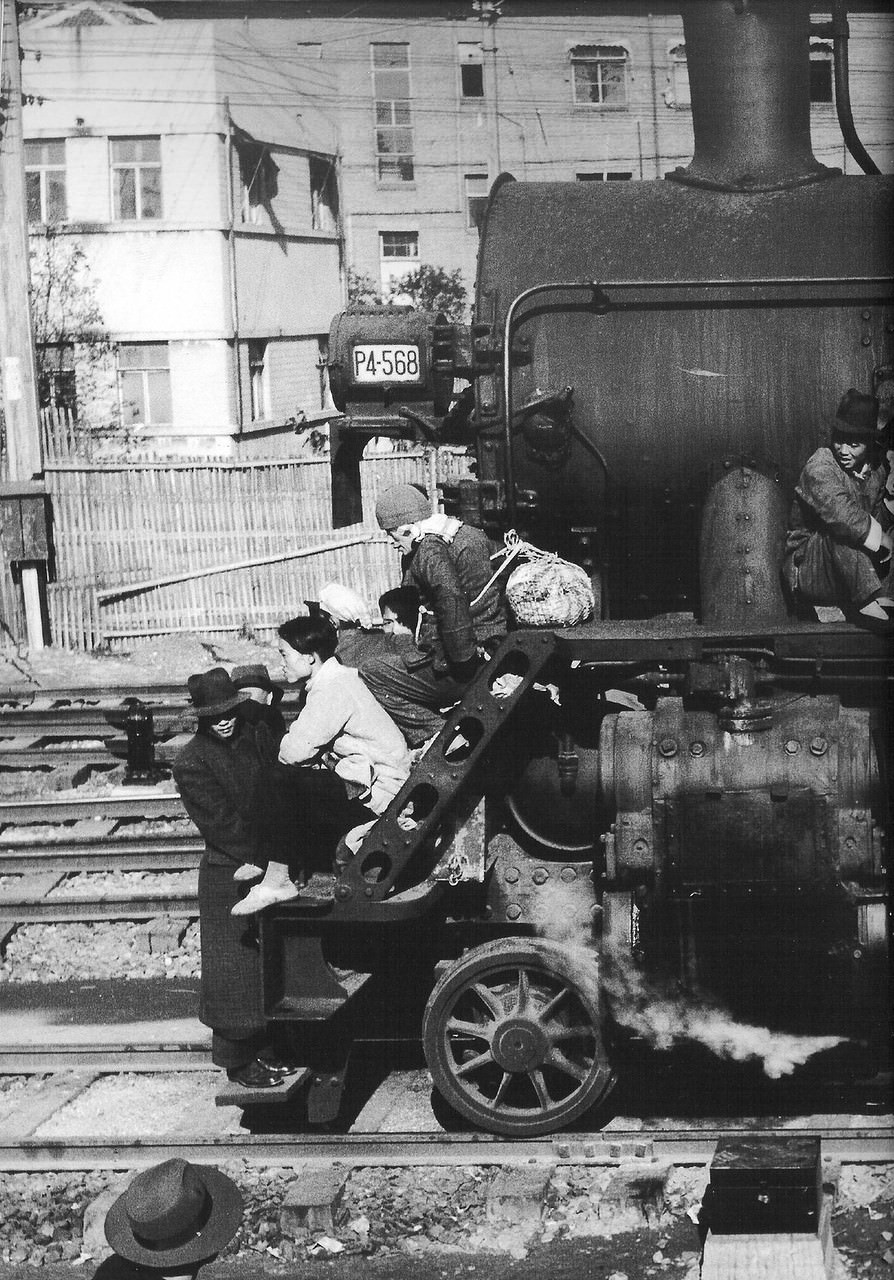 Rare Photos Capture the Last Days of Shanghai Before the Communist Revolution, 1947-1949