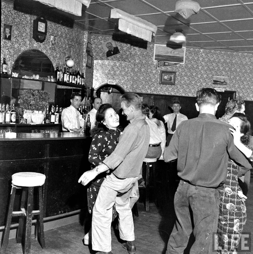 Rare Photos Capture the Last Days of Shanghai Before the Communist Revolution, 1947-1949