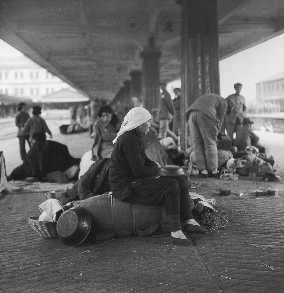 Rare Photos Capture the Last Days of Shanghai Before the Communist Revolution, 1947-1949