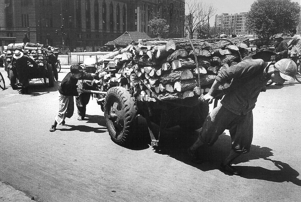 Rare Photos Capture the Last Days of Shanghai Before the Communist Revolution, 1947-1949