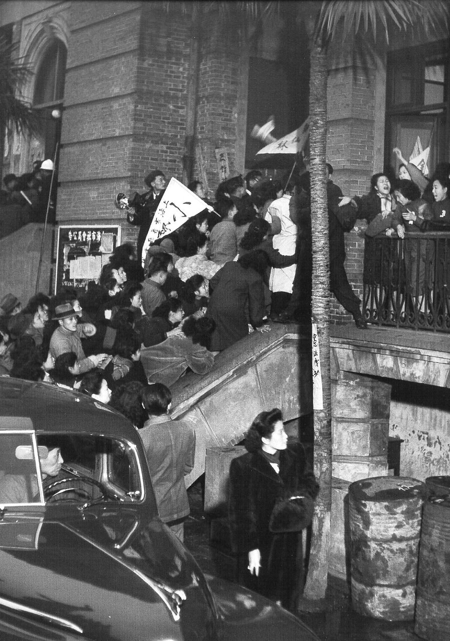 Rare Photos Capture the Last Days of Shanghai Before the Communist Revolution, 1947-1949