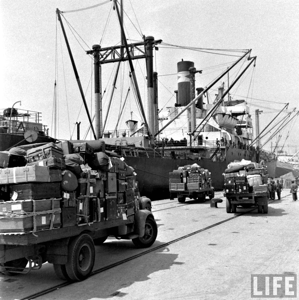 Rare Photos Capture the Last Days of Shanghai Before the Communist Revolution, 1947-1949