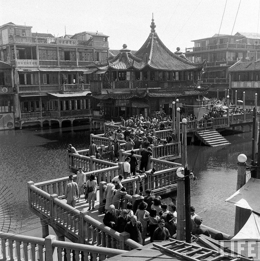 Rare Photos Capture the Last Days of Shanghai Before the Communist Revolution, 1947-1949