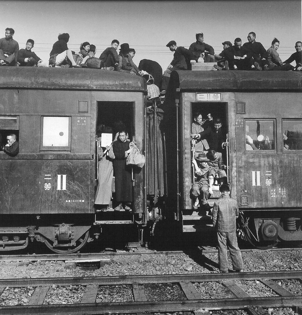 Rare Photos Capture the Last Days of Shanghai Before the Communist Revolution, 1947-1949