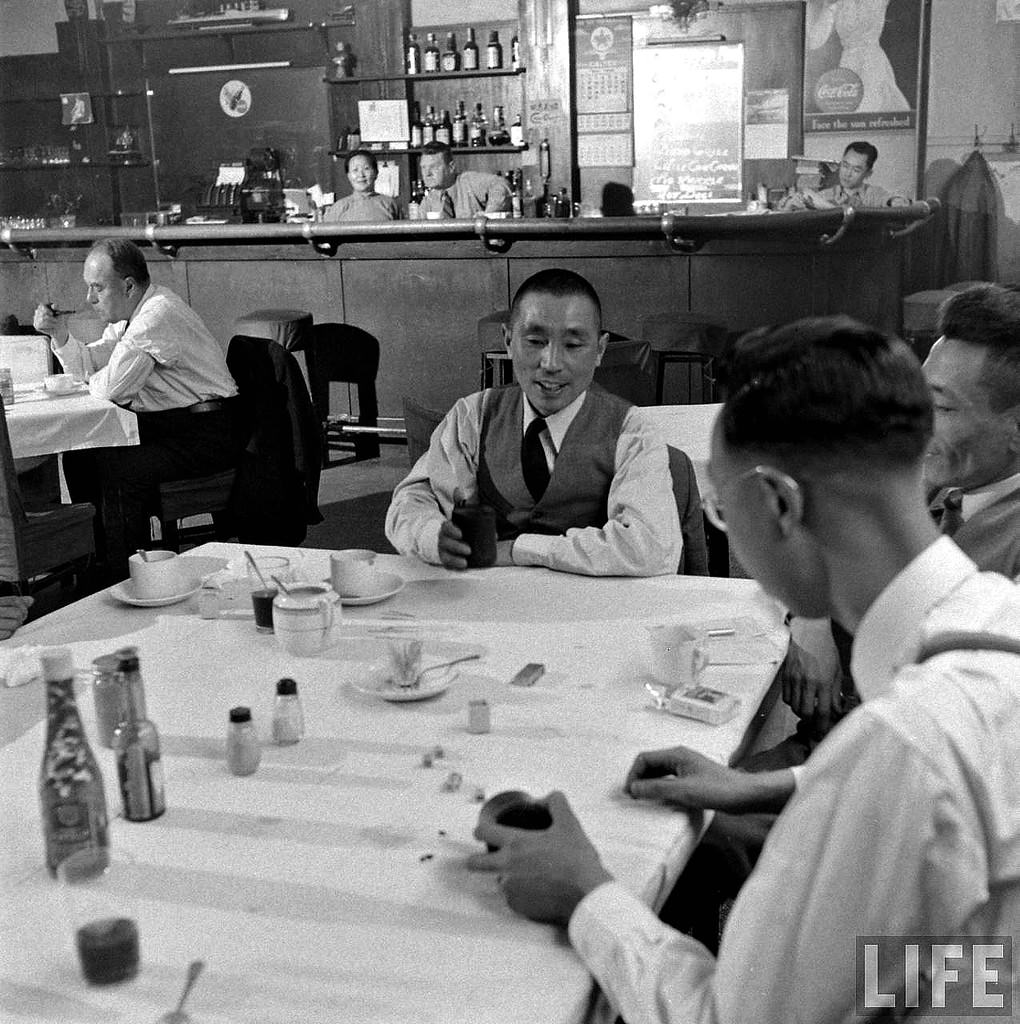 Rare Photos Capture the Last Days of Shanghai Before the Communist Revolution, 1947-1949