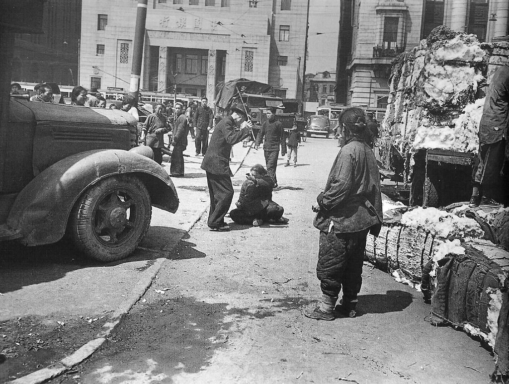 Rare Photos Capture the Last Days of Shanghai Before the Communist Revolution, 1947-1949