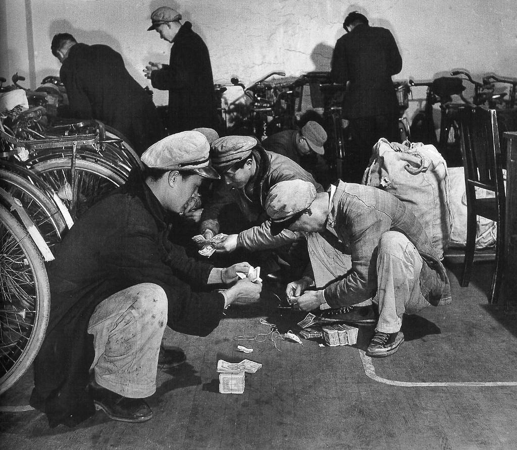 Rare Photos Capture the Last Days of Shanghai Before the Communist Revolution, 1947-1949