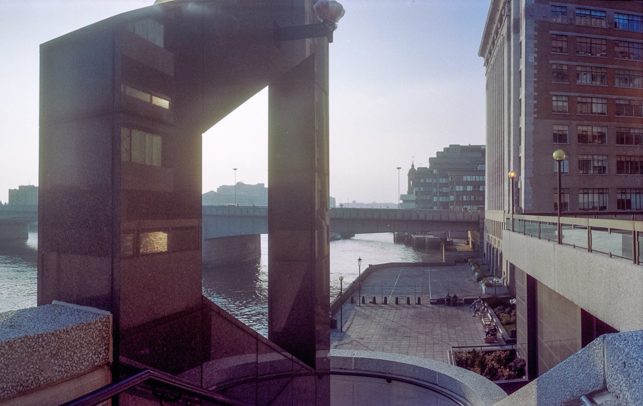 Highwalk, Grants Quay Walk, River Thames, City, 1993