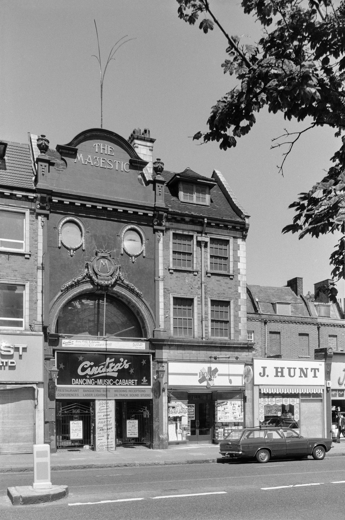 Former The Majestic, cinema, Clapham High St, Clapham, Lambeth, 1989