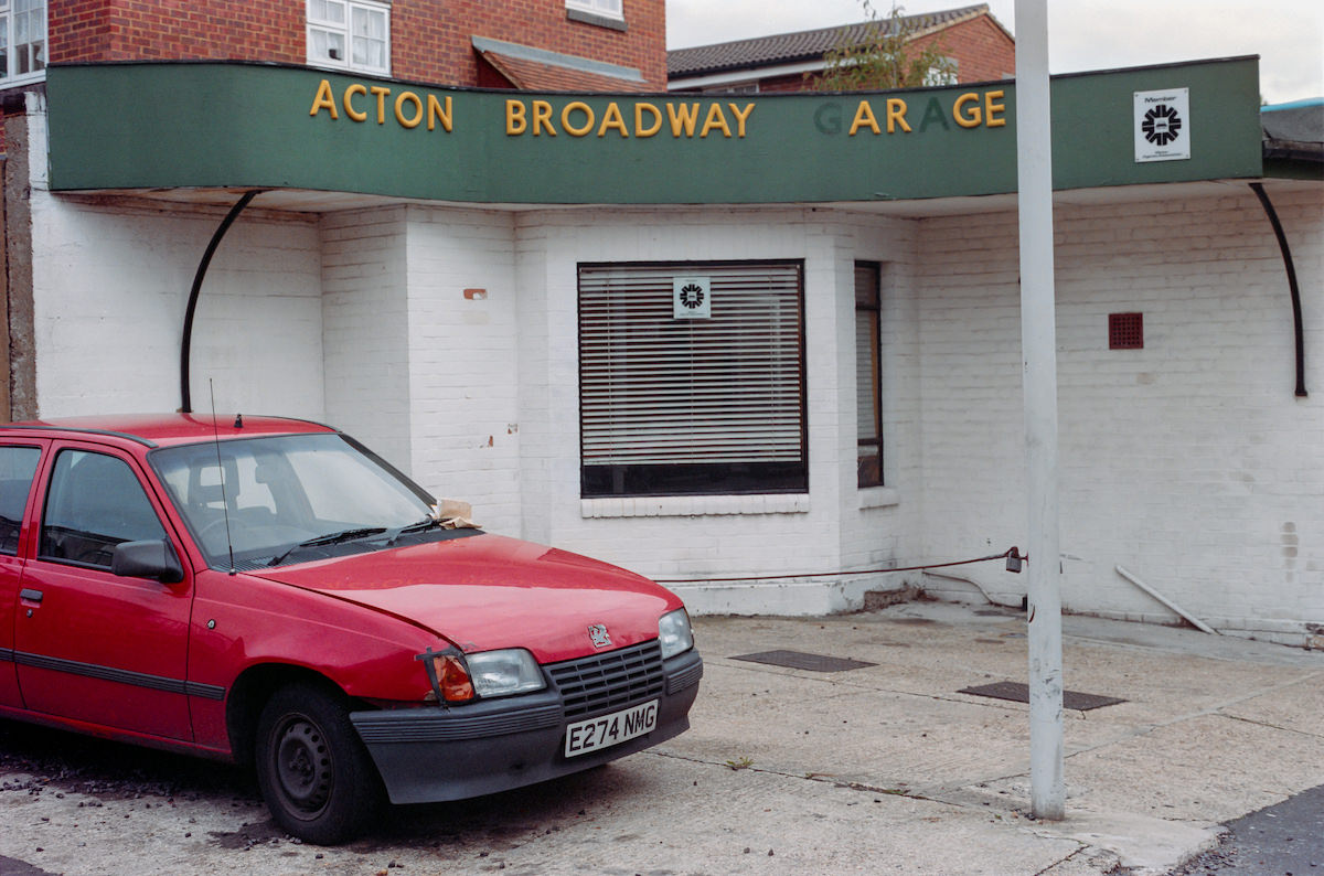 Acton Broadway Garage, Acton, Ealing, 1990