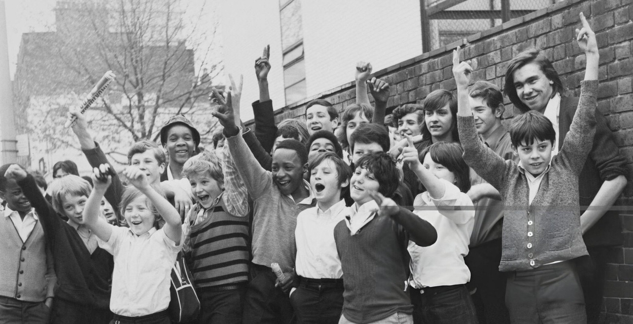 Rutherford Comprehensive School pupils wearing their ordinary clothes arrive at the school in Marylebone, London, 1972.