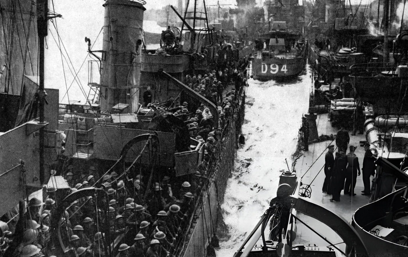 Operation Dynamo, the evacuation of British and Allied troops from Dunkirk 27 May to 3 June 1940. Members of the British Expeditionary Force on a Royal Navy vessel docking back in Britain, 1940.