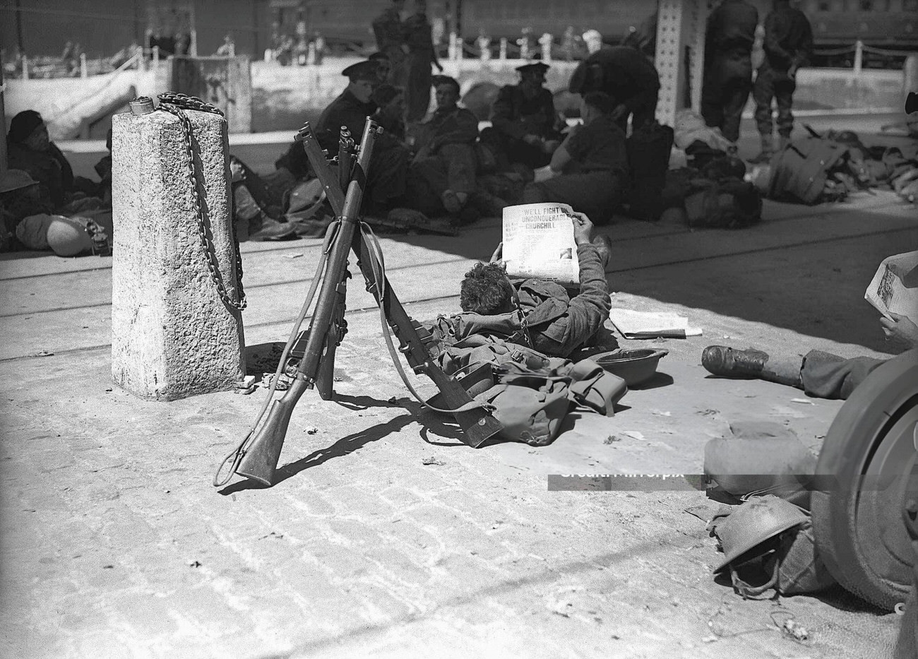 A soldier reading his Daily Mirror newspaper following his evacuation from Dunkirk, 1940.