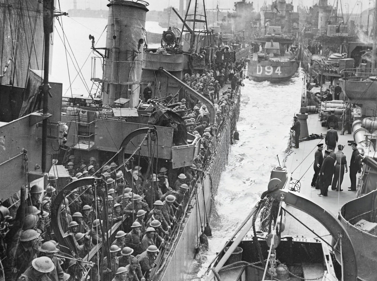 Destroyers filled with evacuated British troops berthing at Dover, 1940.