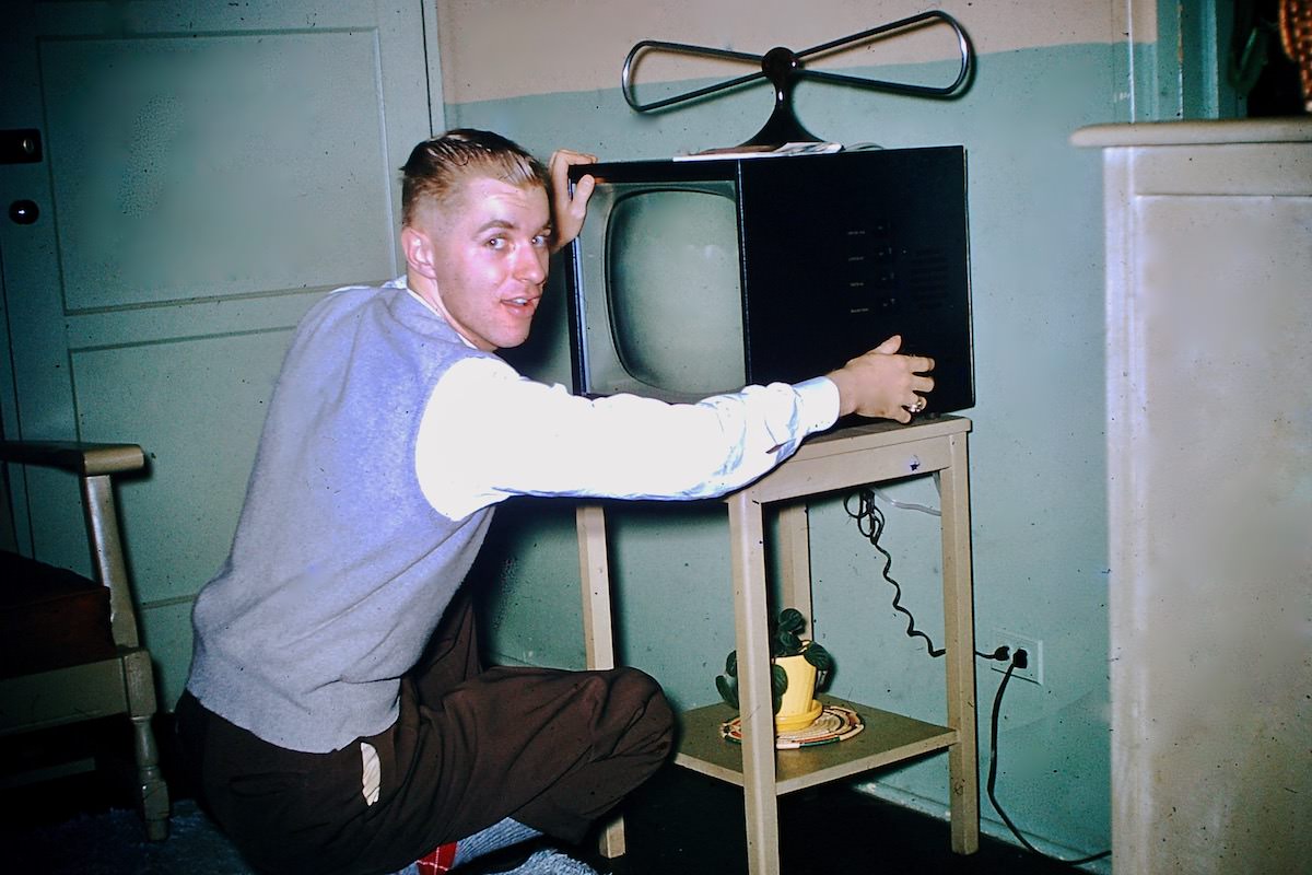 Stunning Found Photos of People and their Television Sets