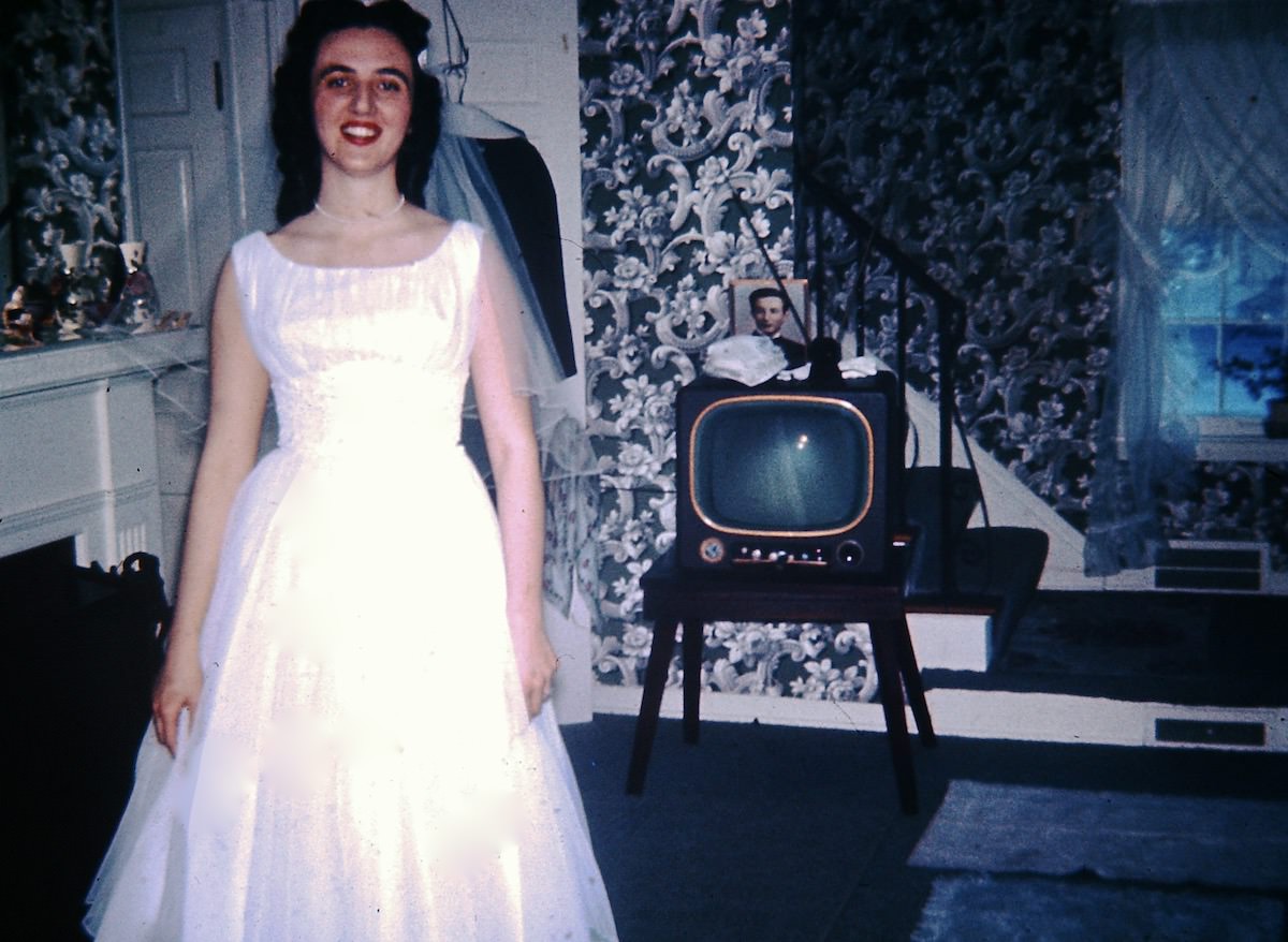 Stunning Found Photos of People and their Television Sets