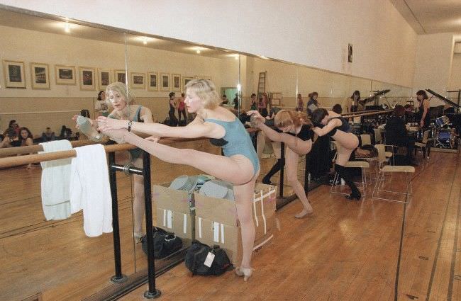 Radio City Music Hall Rockette Kiki Bennett stretches before the beginning of rehearsals for the “Radio City Easter Show”, 1995.