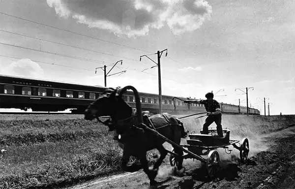 Capturing the Thaw: A Window into the Changing Soviet Landscape of the 1960s through Vladimir Lagrange's Photographs