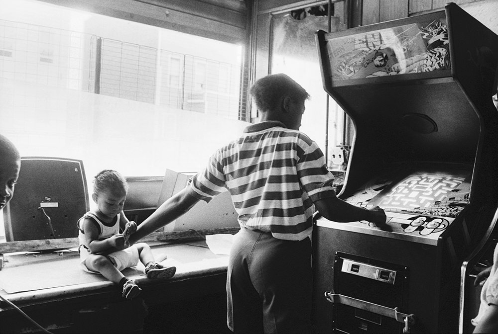 The Streets of New York City in the 70s, 80s and 90s: A Glimpse Through Carrie Boretz's Lens