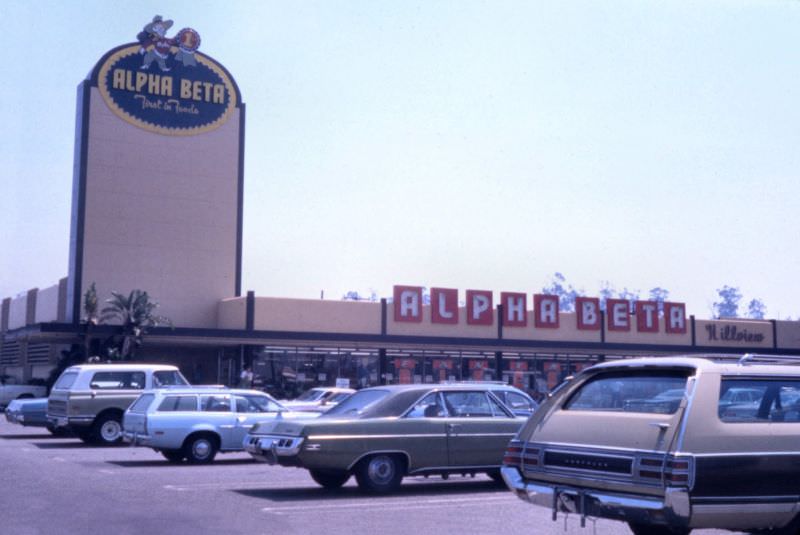 Alpha Beta supermarket, 1975.