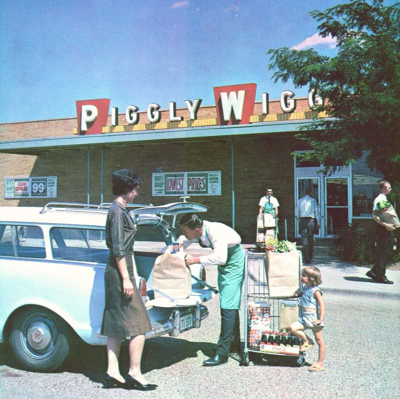 Mother shopping with daughter at Piggly Wiggly, circa 1960s.