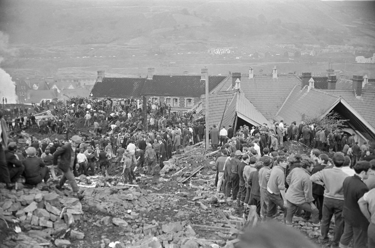 Local men and the emergency services hastily dig through the mud for survivors at the Pantglas Junior School, 1966.