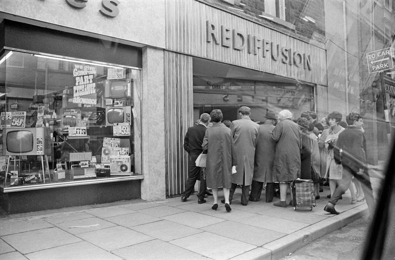 Local people in Aberfan gather in mass to watch the news reports of the Aberfan disaster, 1966.