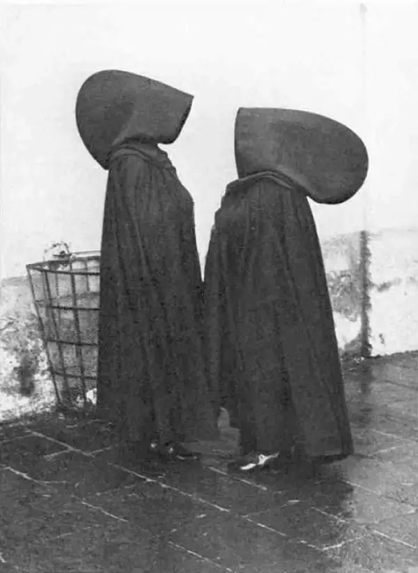 The Azorean Hood: Historical Photos of Portuguese Women in their Traditional Hooded Capes